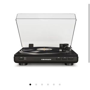 Selling a Crosley T400 turntable in the colour Black. Comes in original box.